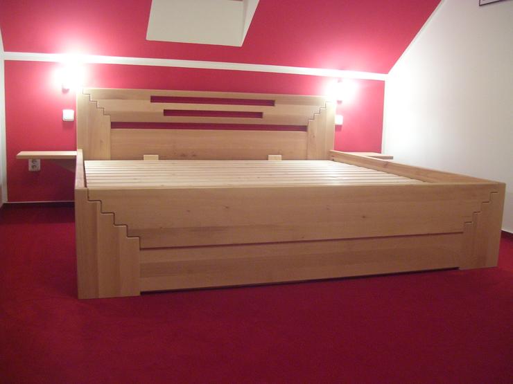 Velikost 180x200cm Carmen uzavřená postel s bočními poličkami