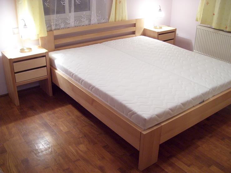 Přírodní buková verze postelePetra ve velikosti 180x200cm k tomu noční stolky.